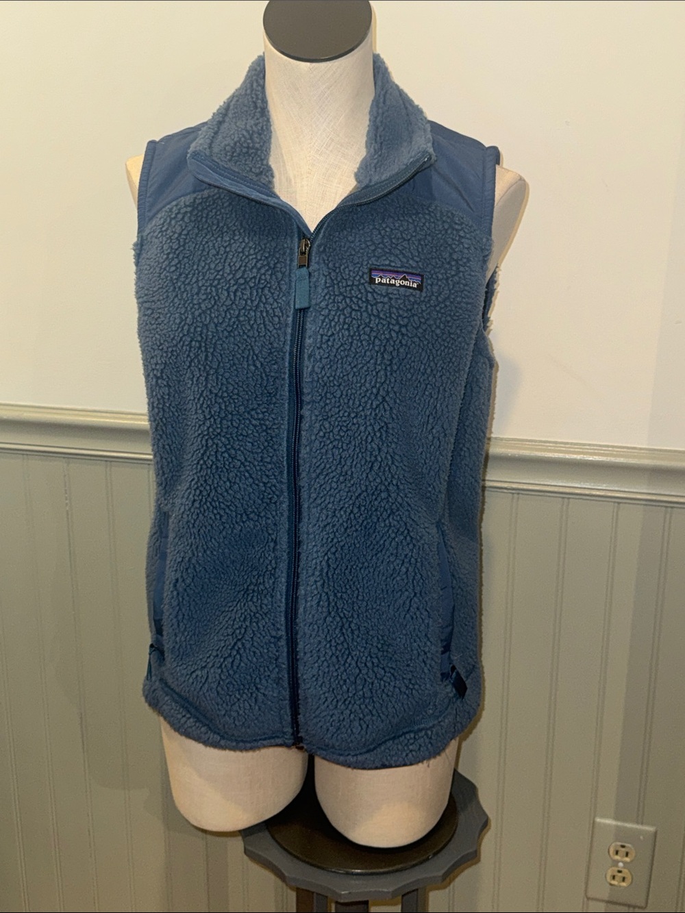 Patagonia Women's Classic Retro-X Fleece Vest in blue size Large